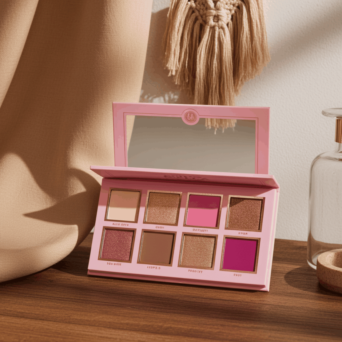 BH Cosmetics Mrs. Bella All Eyes On You - 8 Color Eyeshadow Palette